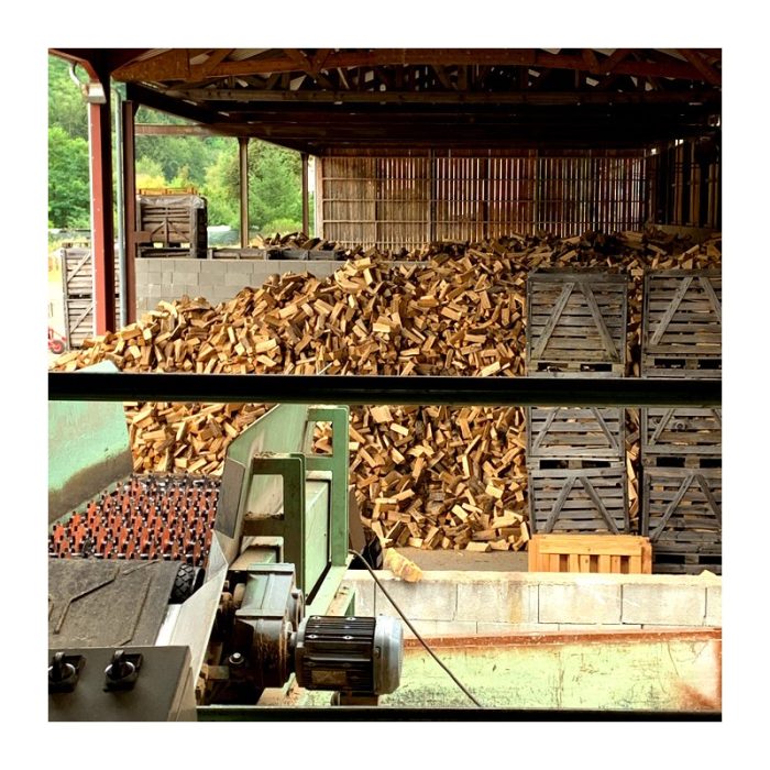 3 stères de bûches – 25cm – En vrac (2M3) – Chêne/Hêtre/Charme